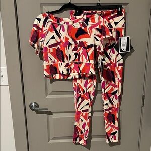 NWT 2pc Crop & Leggings Athletic Set! Colorful Abstract Print. Gym, Yoga, Casual